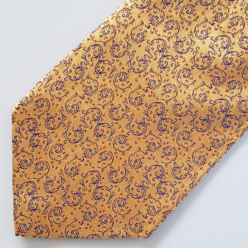 Faberge yellow necktie 100 silk excellent conditon.